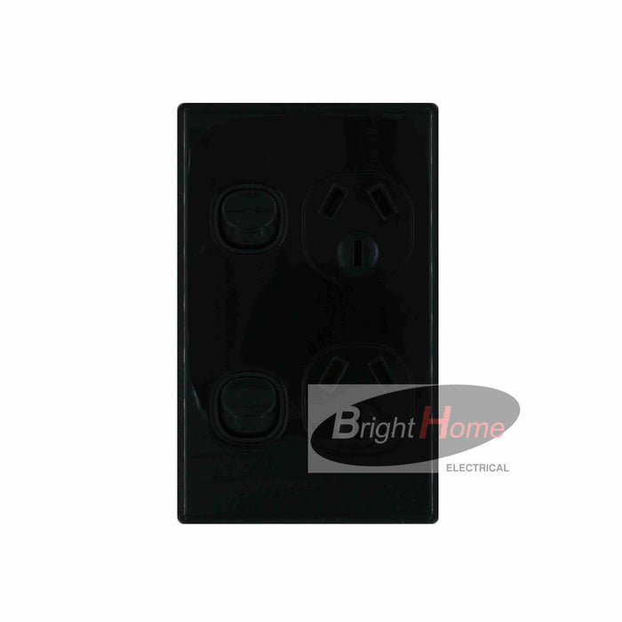 Slim Double powerpoint 10A Vertical Black base Black cover